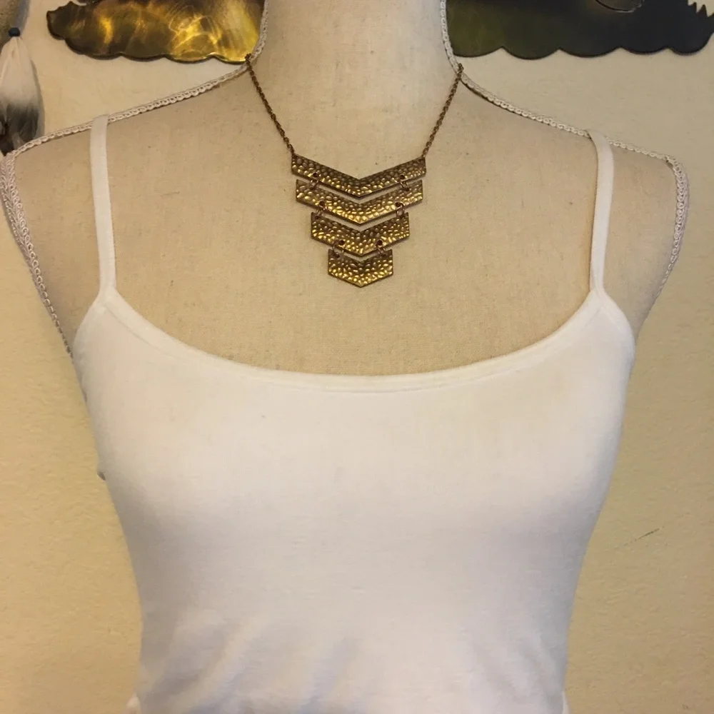 Textured gold tone disc necklace